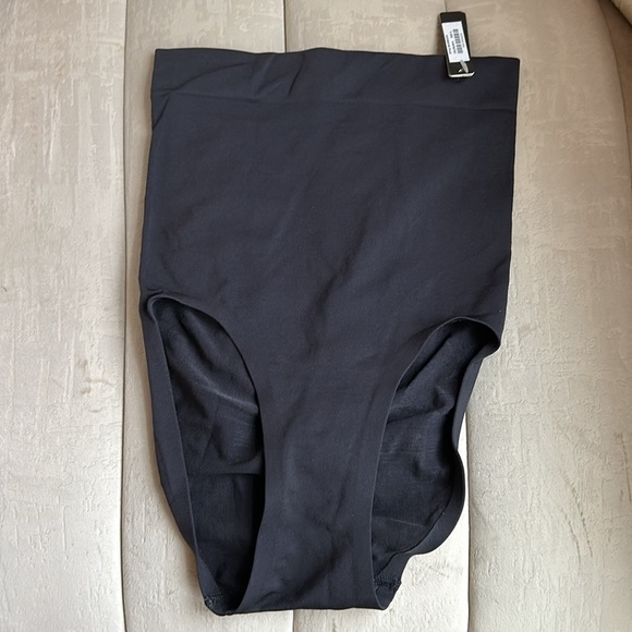 SKIMS High Waist Bonded Brief Shapewear Onyx Small NWT - Picture 1 of 5